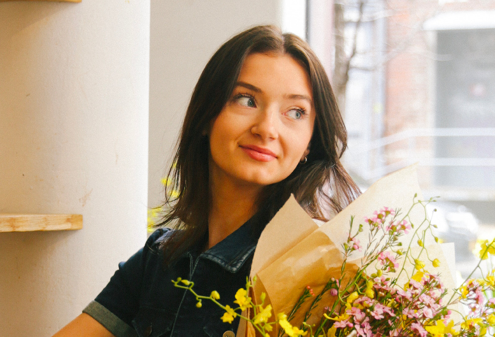 Choosing the perfect hair color for blue eyes