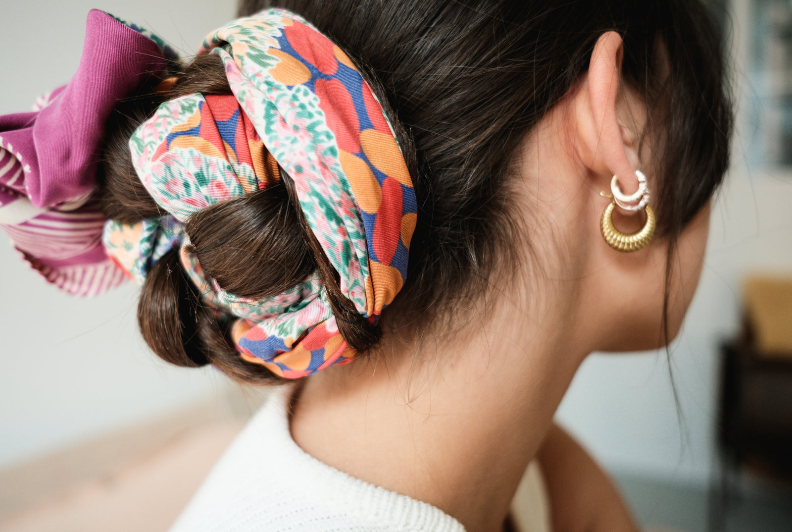 How to tie hair without a hair tie