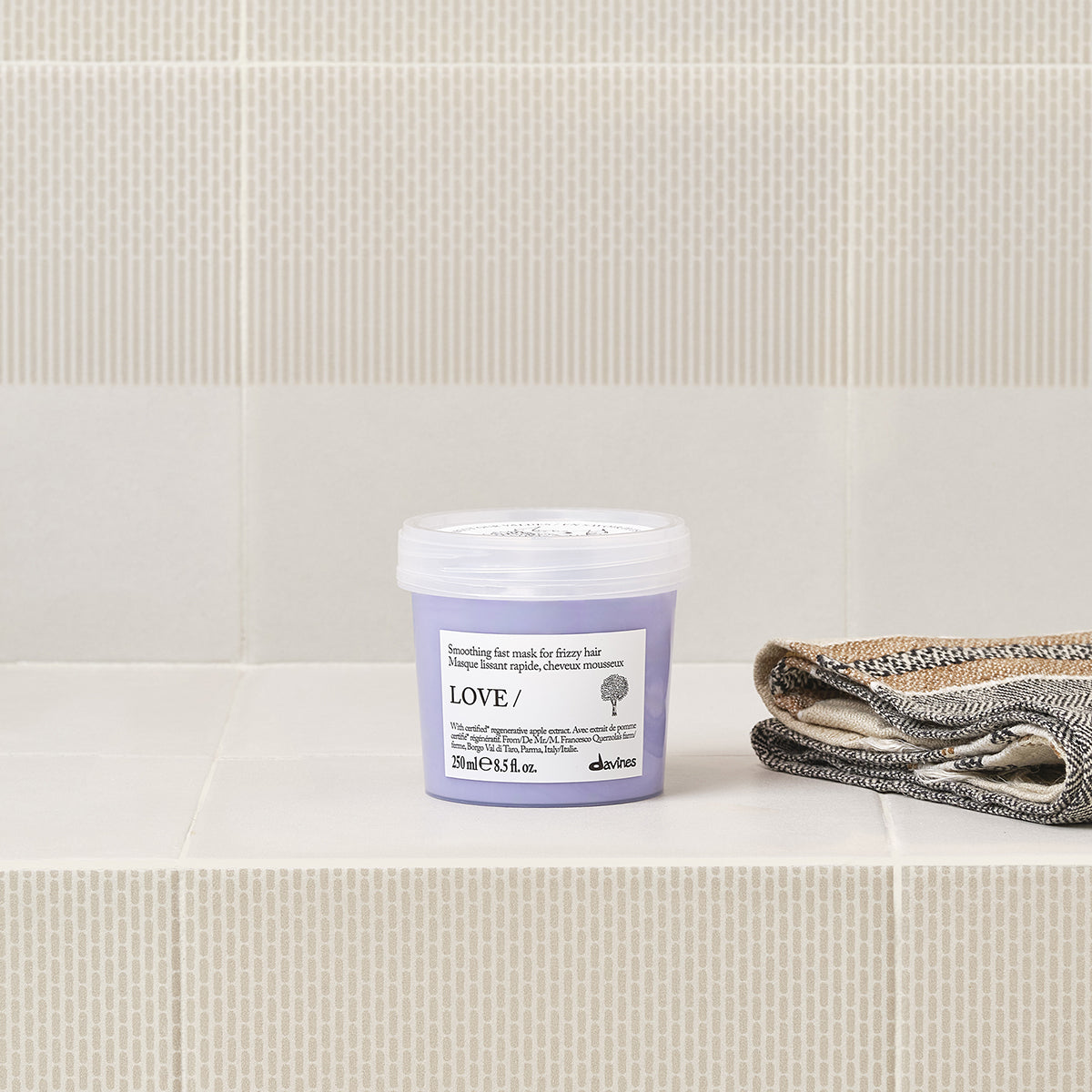
Davines Canada LOVE SMOOTHING Mask - Smoothing fast mask for frizzy hair
