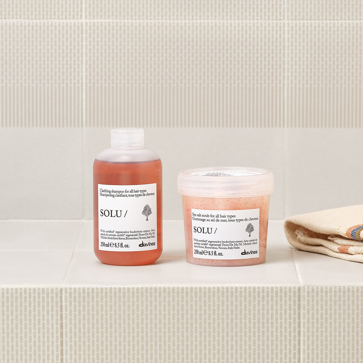 
Davines Canada SOLU Sea Salt Scrub - Deep cleansing sea salt scrub for all hair types