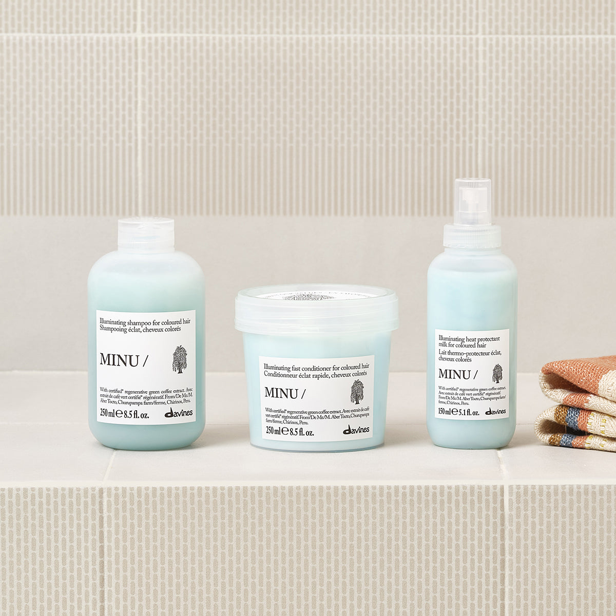 
Davines Canada MINU Milk - Illuminating heat protectant milk for coloured hair