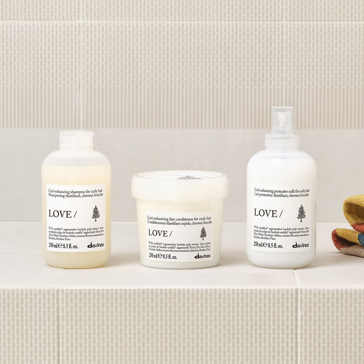 Davines-70122UCL-LOVE-CURL-MILK-250ML-8004608300762-SITUATIONAL-1.jpg