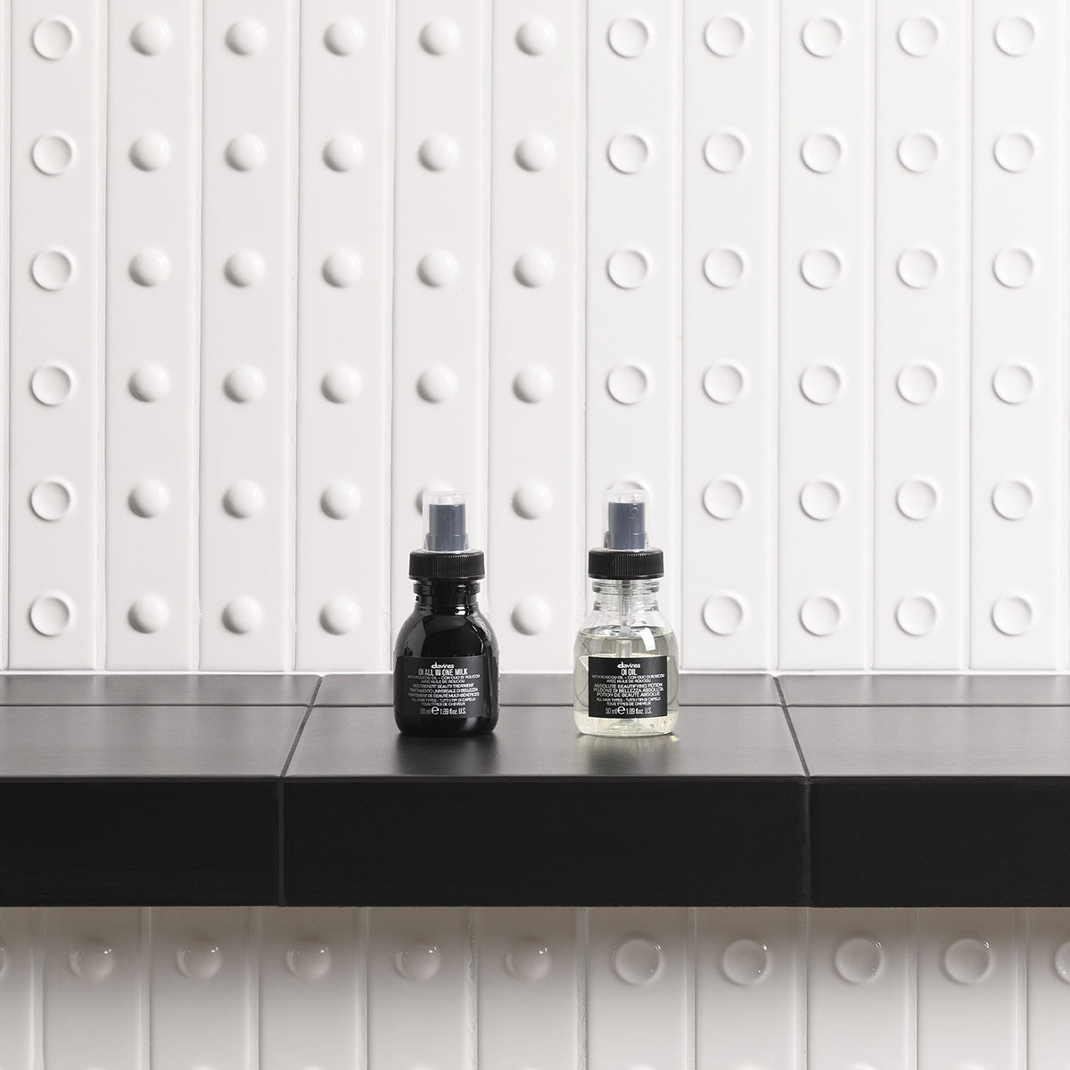 Translation missing: en.products.general.vendor: OI OI All In One Milk  Leave-in hydrating treatment controls frizz, protects from heat, and adds shine and softness -100x.jpg?v=1764179786
