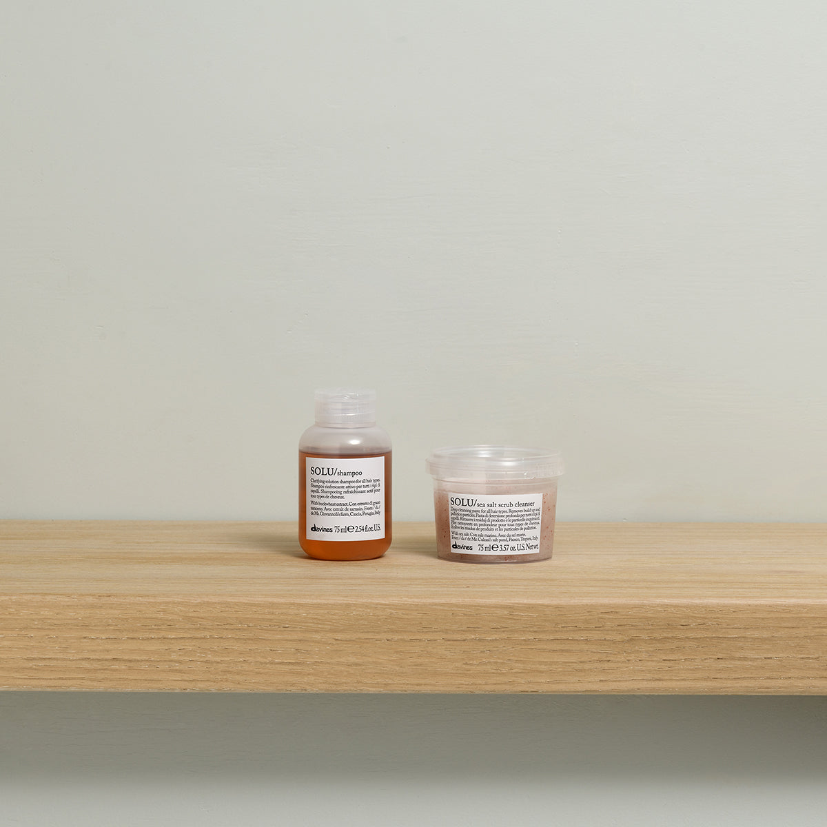 Translation missing: en.products.general.vendor: ESSENTIAL HAIRCARE SOLU Sea Salt Scrub Cleanser <p>Sea salt scrub paste for the deep cleansing of all hair types</p>
-100x.jpg?v=1764179874
